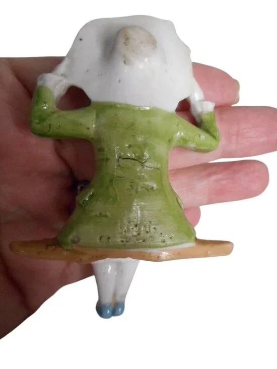 Porcelain Painted shelf sitter Victorian girl on swing - Picture 3 of 7